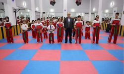 Kick boks sporcuları kuşak sevinci yaşadı