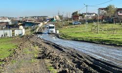 Mahalle sakinleri isyan etti, kamyonu durdurup yolu trafiğe kapattı