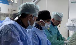 Türk kardiyologlarca yapılan anjiyografik kalp operasyonlarını yabancı hekimler canlı izledi