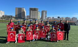 U-16 Ligi maçında futbolcular sahaya kamuflaj ile çıktı