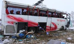 6 kişiye mezar olan yolcu otobüsünden geriye enkazı kaldı