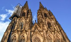 Almanya'da Köln Katedrali'ne terör alarmı