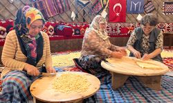 Balıkesir’de Ramazan sofraları için kadınların erişte mesaisi başladı
