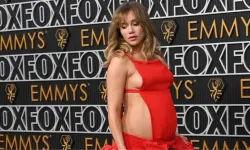 Hamile oyuncu Suki Waterhouse, dekoltesiyle Emmy Ödül Töreni'ne damga vurdu