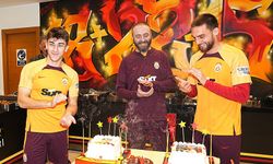 İstanbulspor maçı öncesi doğum günü kutlaması