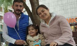 İzmir'de SMA hastası Azra, tedaviden sonra desteksiz yürümeye başladı