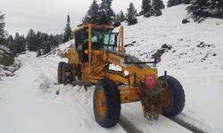 Kahramanmaraş Büyükşehir Belediyesi, Göksun’da kış şartlarıyla mücadelesini sürdürüyor