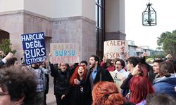 Koç Üniversitesi’nde öğrencilerden burs protestosu