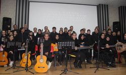 Köy okulu öğrencileri müzik grubu kurdu, konser verdi