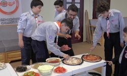 Küçük izciler pizza yapmayı öğrendi