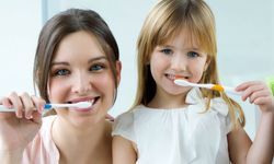 Sağlıklı gülüşlerin sırrı: Doğru diş fırçalama alışkanlıklarıyla yola çıkın!