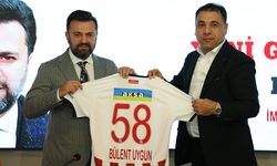 Sivasspor’da Bülent Uygun imzayı attı