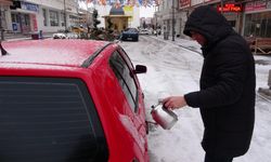 Soğuk hava nedeniyle araçların kapı kilitleri dondu