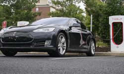 Tesla, Çin'de satılan 1,6 milyon elektrikli aracını geri çağırdı