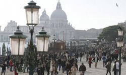 Venedik'te yeni düzenleme... 25 kişi üzeri yasak!
