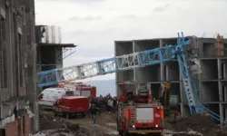 İnşaatta kule vinç devrildi: Operatör hayatını kaybetti