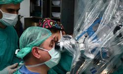 40 günlük Gürcü bebeğin gözündeki tümör Trabzon'da başarıyla alındı