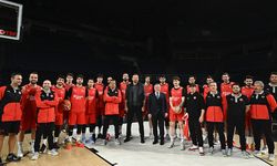 Bakan Bak’tan, A Milli Erkek Basketbol Takımı'na ziyaret