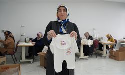 Adıyaman'da usta öğretici kadınlar Gazzeli bebekler için zıbın takımı mesaisinde