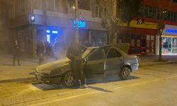 Bursa'da yanan aracı polis söndürdü