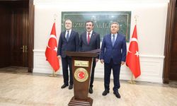 Cumhurbaşkanı Yardımcısı Yılmaz'dan İzmir Valisi Elban'a ziyaret