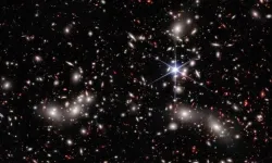 Evrenin ilk dönemlerine ait sıra dışı bir galaksi bulundu