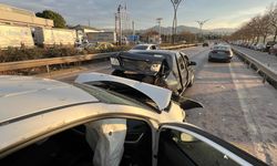 Kocaeli’de üç otomobil zincirleme kazaya karıştı: 4 yaralı