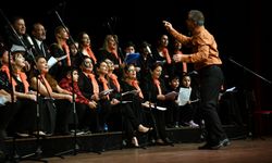 Manavgat Belediyesi TSM Korosu'ndan ‘Karışık Kaset' Konseri