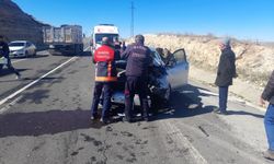 Mardin'de otomobil ile hafif ticari araç çarpıştı: 3 yaralı