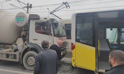 Sultangazi'de faciadan dönüldü: Beton mikseri İETT otobüsüne çarptı, 4 kişi yaralandı