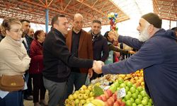 Seferihisar'da yoğun ilgi: Ahmet Aydın pazar yerinde vatandaşla buluştu