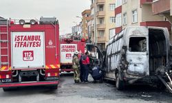 Ataşehir'de vatandaşlar kaputu açtı, aracı alevler sardı