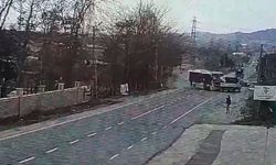 Çatalca’da otomobilin İETT otobüsüne çarptığı an kamerada