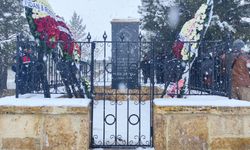 Dünyaca ünlü halk ozanı Aşık Veysel mezarı başında anıldı