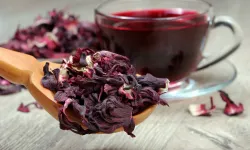 Hibiskus çayının sağlığımıza etkileri: Doğal iksir kalp ve bağışıklık sağlığını destekliyor