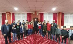 Kaymakam Topsakaloğlu, Kur'an Kursu öğrencileriyle iftar yaptı
