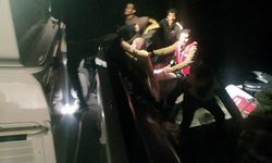 Batma tehlikesi olan bottaki 13 kaçak göçmen kurtarıldı