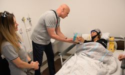 Arkaslı voleybolculardan onkoloji hastalarına ziyaret