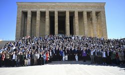 Ankara'nın yeni seçilen CHP'li belediye başkanları Anıtkabir'i ziyaret etti
