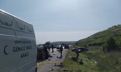 Balıkesir'de feci kaza: Anne ve oğlu hayatını kaybetti, baba ağır yaralı
