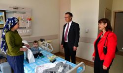 Başkan Öküzcüoğlu, hastanede tedavi gören çocukların bayramını kutladı