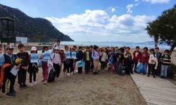 İlkokul öğrencilerinden kıyı temizliği