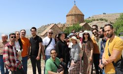 İranlı turizmciler Akdamar Adası’na hayran kaldı