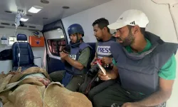 İsrail ordusu gazetecilere saldırdı: TRT Arapça kameramanı yaralandı