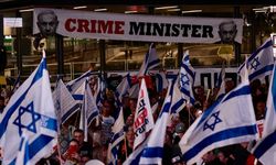 İsrail'de on binlerce kişi hükümetin istifasını istedi