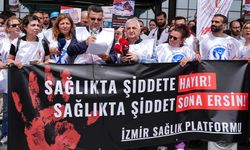İzmir Sağlık Platformu üyeleri sağlık çalışanlarının tehdit edilmesine tepki gösterdi
