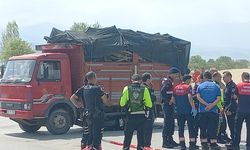 İzmir'de kamyonla çarpışan motosikletteki bekçi öldü