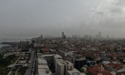 İzmir’e çöl tozu bulutu çöktü: Göz gözü görmedi