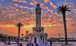 İzmir’in tarihi saat kulesi ve kordon boyu'nda keyifli yürüyüş rotası