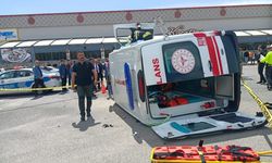 Otomobil ile ambulans çarpıştı: 6 yaralı